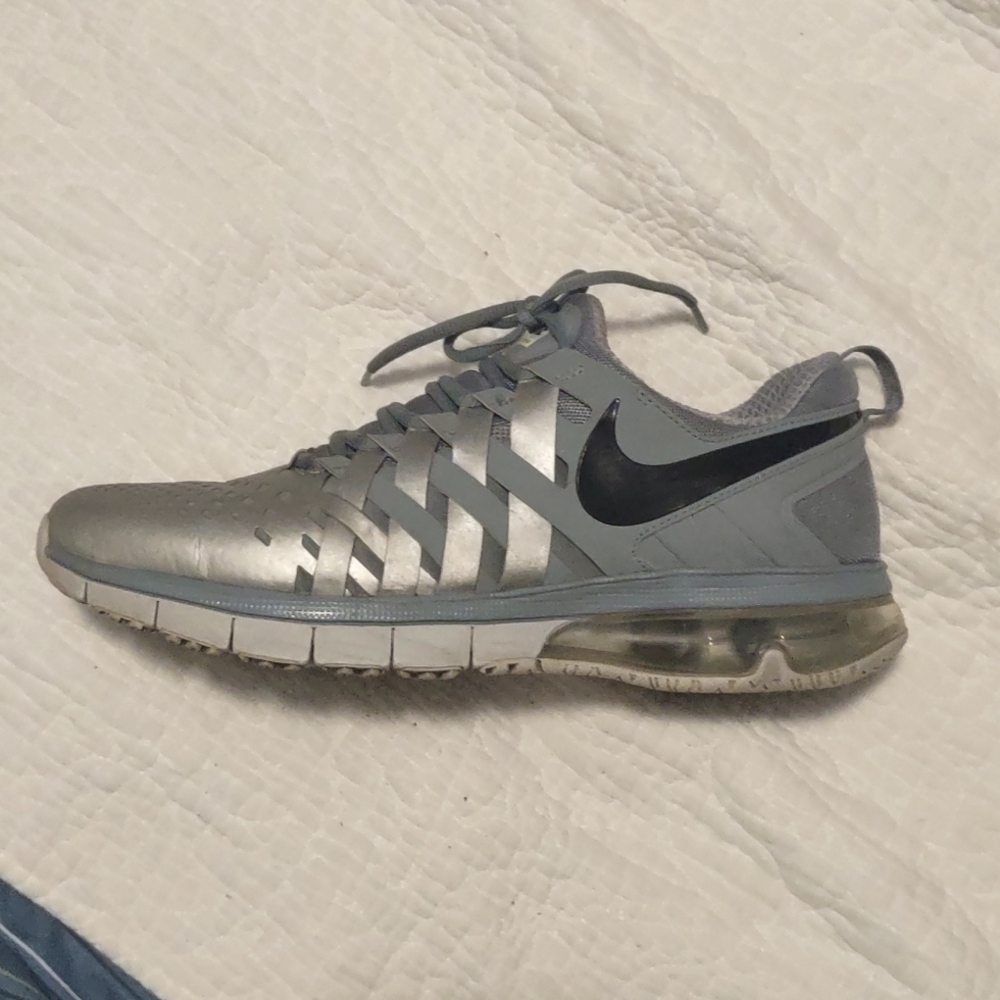 Nike Fingertrap Worn 2 times Like New